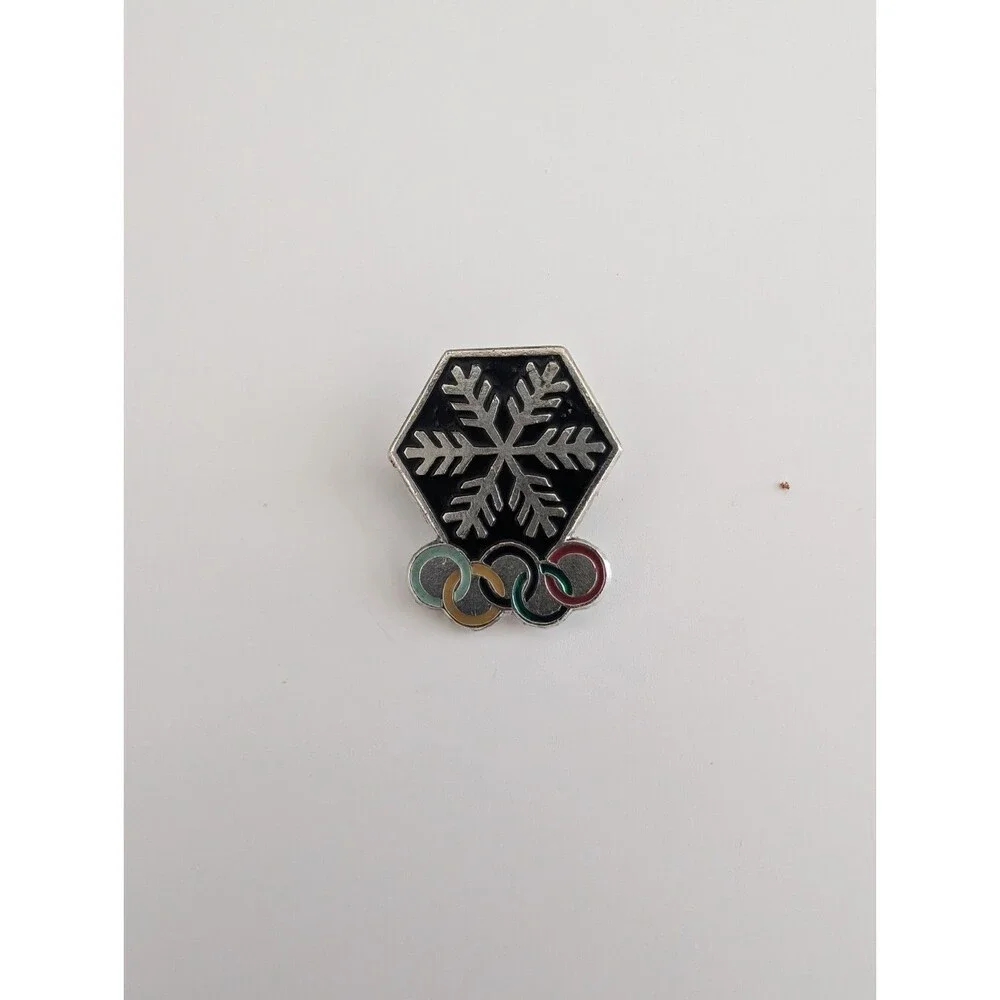 Vintage Winter Olympic Games Snow Flake Soviet Union Russia Sports Pin Badge